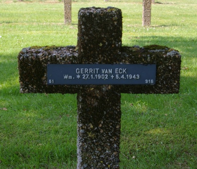 Soldatenkerkhof Lommel 3 - (51-00-318) - Van Eck Gerrit